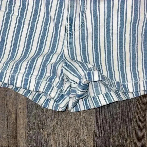 American eagle Jean stripped shorts size 2 - Picture 2 of 7